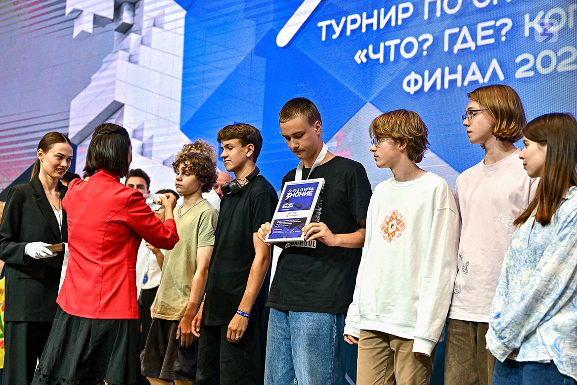 Интеллектуальный прорыв: южноуральские команды добились успеха в спортивной версии игры «Что? Где? Когда?»