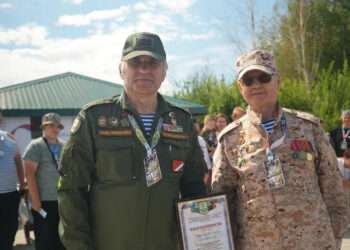 Ретро-экспонаты и маскировочные сети: сосновские волонтеры участвовали в выставке