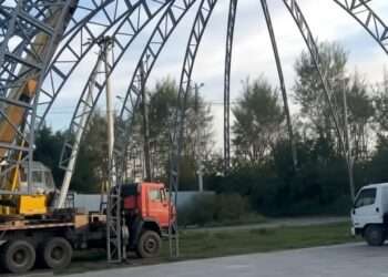 В Саргазах установили уличную сцену