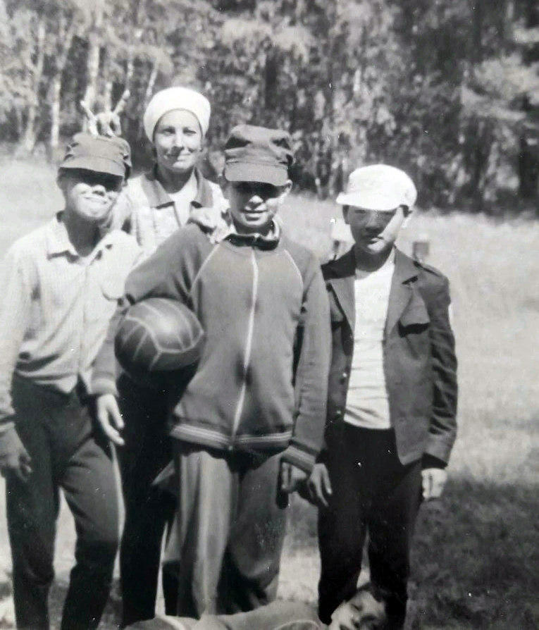 У школьной доски и в экспедициях: