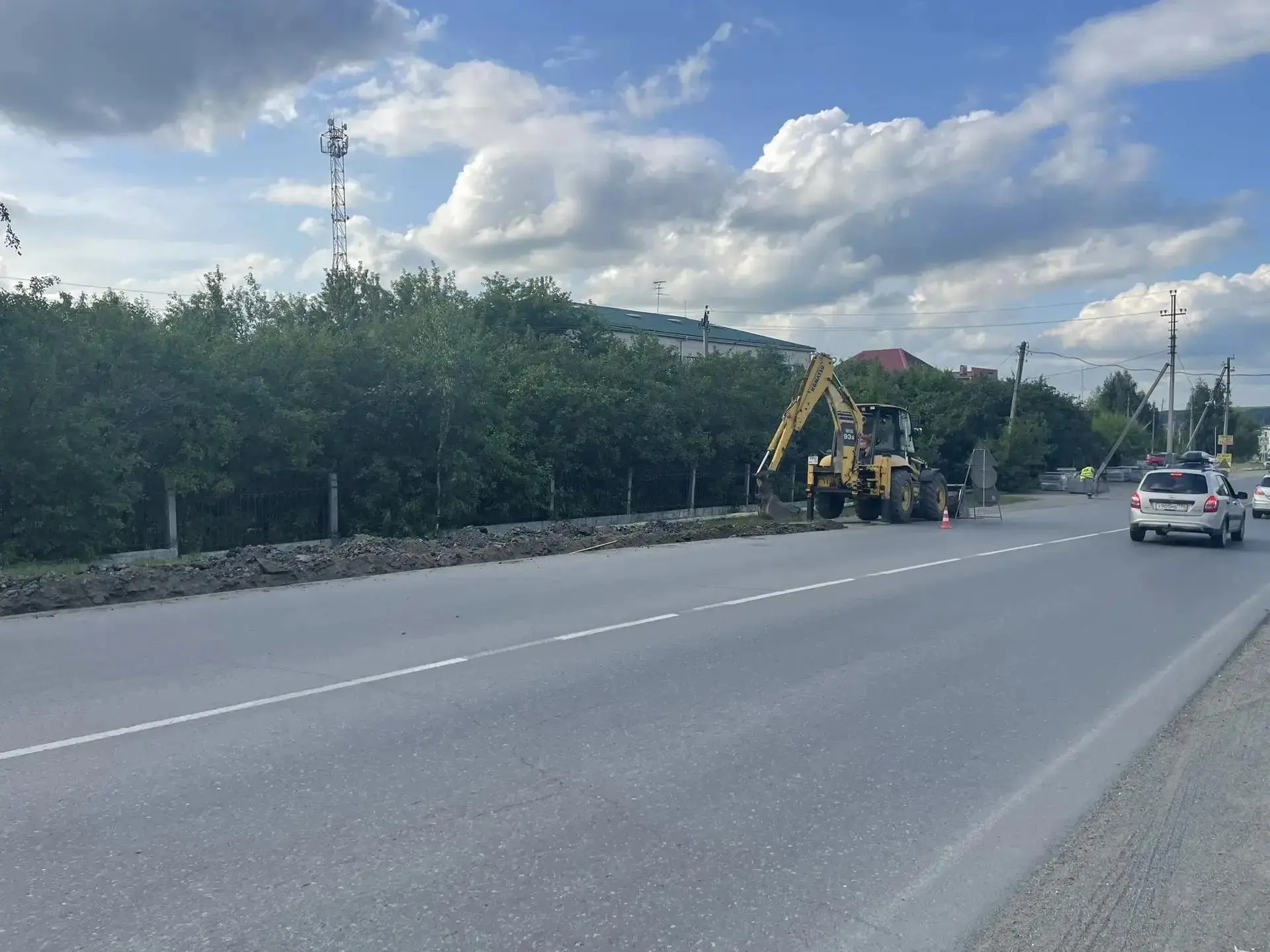 На въезде в Долгодеревенское продолжаются работы по благоустройству