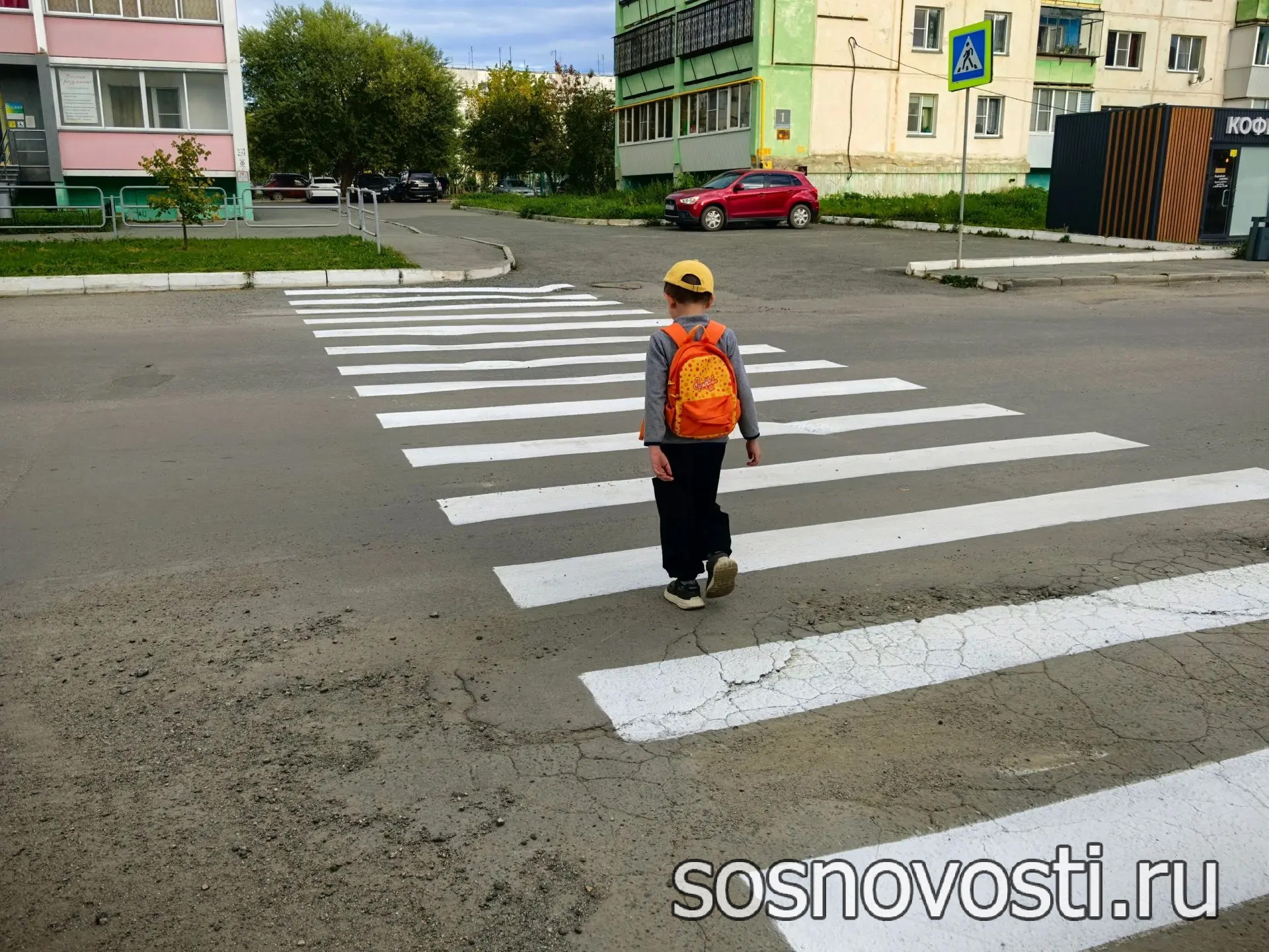 В Рощино обновляют дорожную разметку перед новым учебным годом