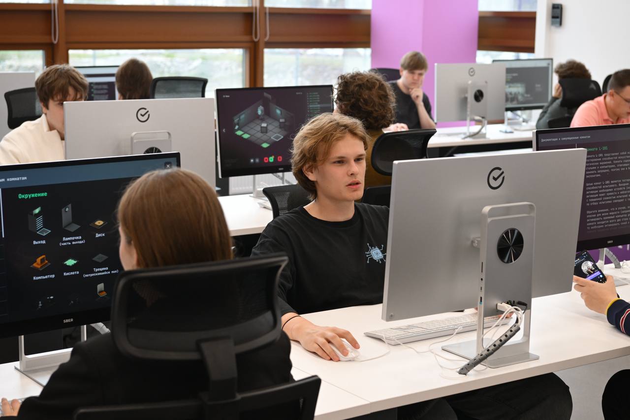 От искусственного интеллекта до микроэлектроники: как учатся и работают с технологиями в «Школе 21» в Екатеринбурге