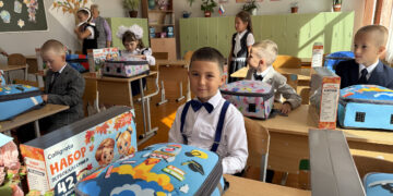 Школьники из Томинского получили подарки ко Дню знаний