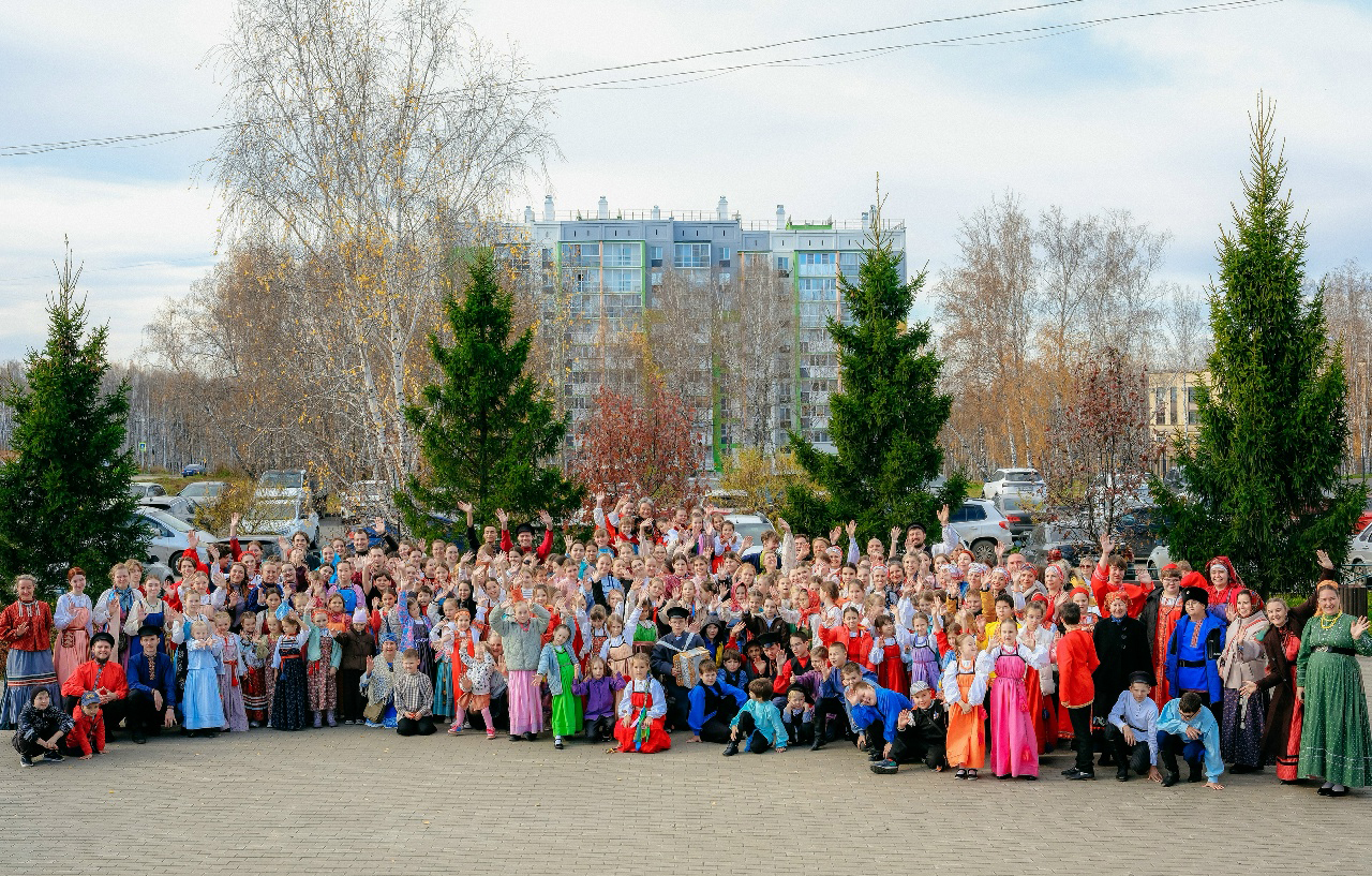 Народный праздник «Вейся, капустка!» в Рощино объединил больше 200 участников