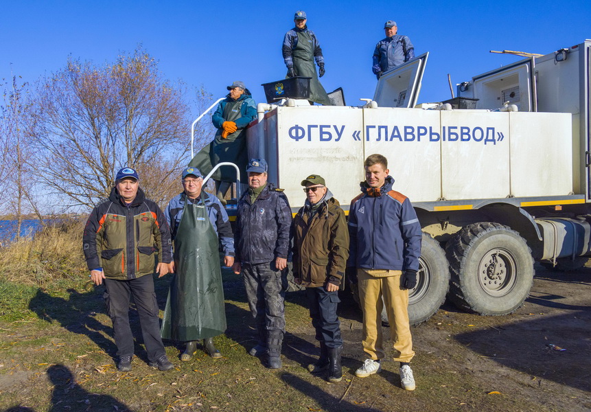 Во Второе озеро выпустили 24 тысячи мальков белого амура