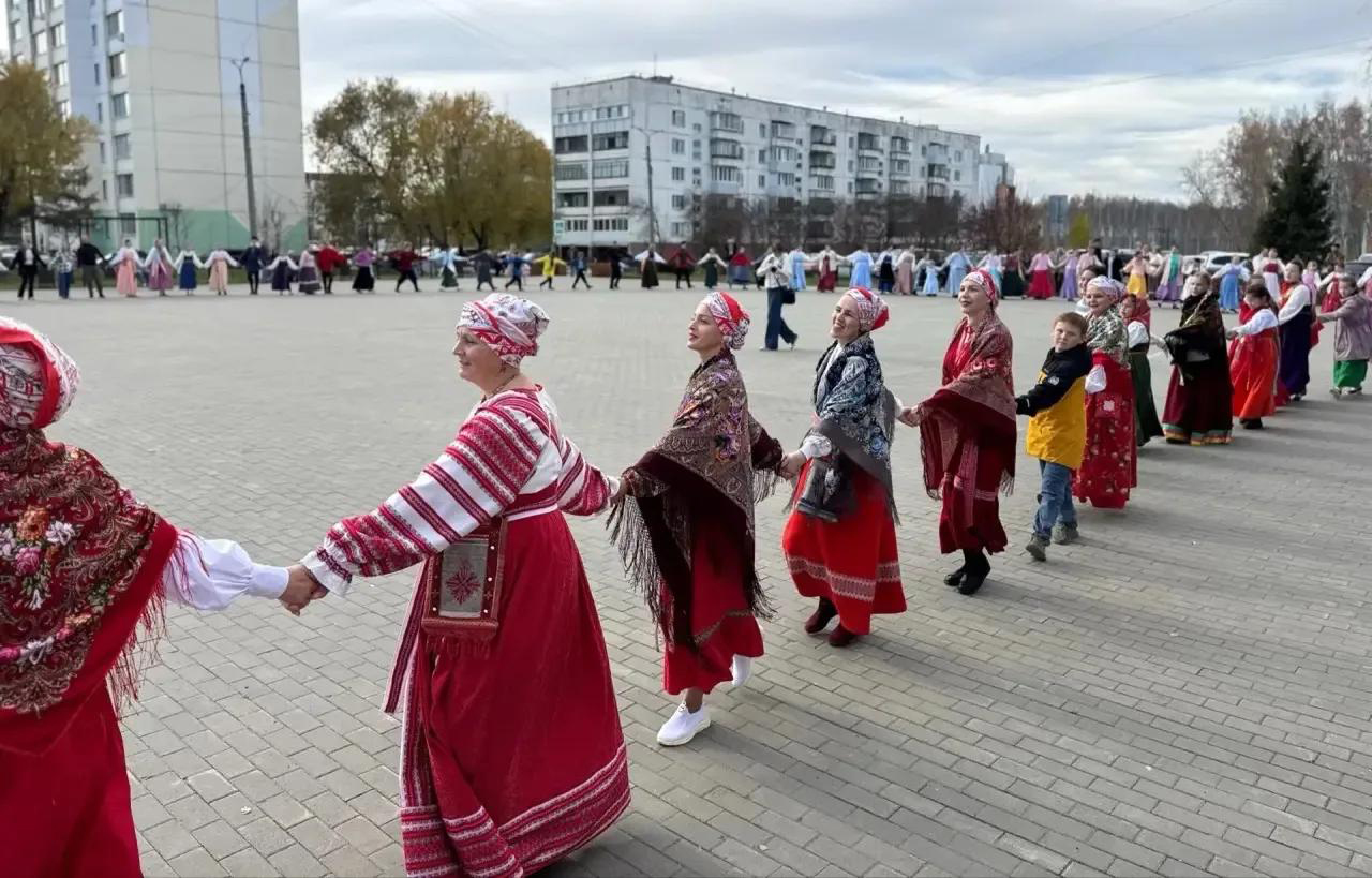 Народный праздник «Вейся, капустка!» в Рощино объединил больше 200 участников