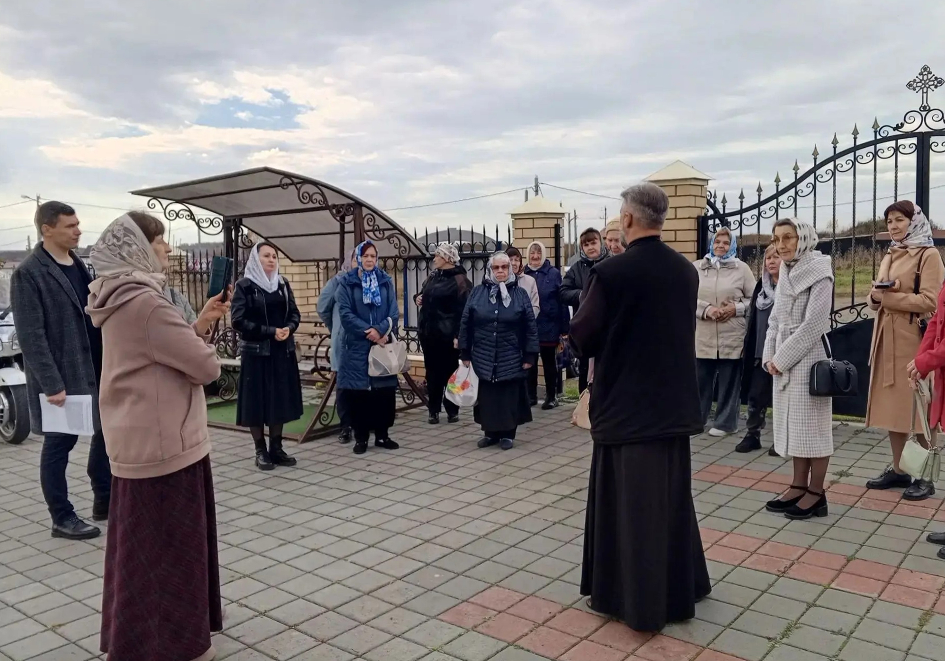 История края и духовные традиции: сосновцы побывали в Покровском храме в Больших Харлушах