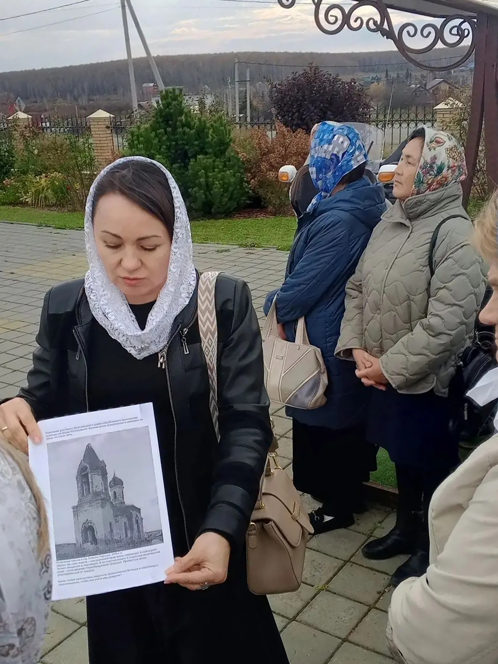 История края и духовные традиции: сосновцы побывали в Покровском храме в Больших Харлушах