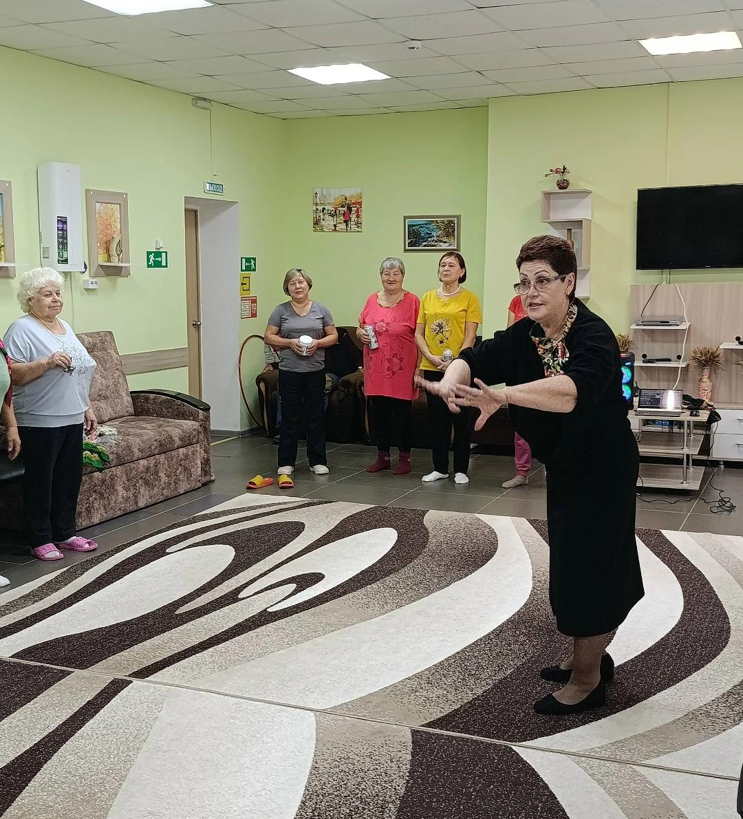 Музыкальный час для настроения: в комплексном центре пели и плясали