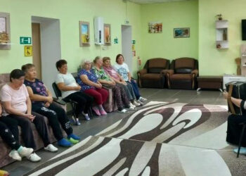 Музыкальный час для настроения: в комплексном центре пели и плясали
